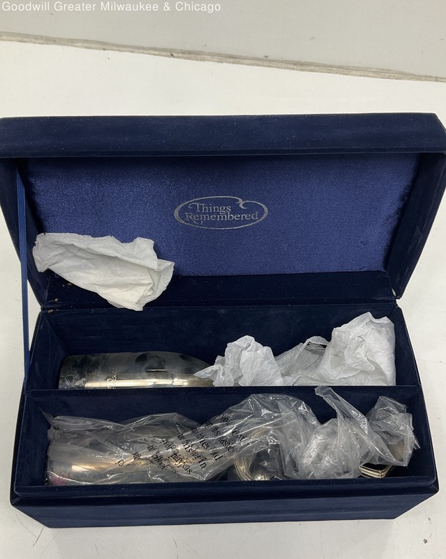 Things Remembered Wine Glass Set (2) W/Swarovski Crystal Components