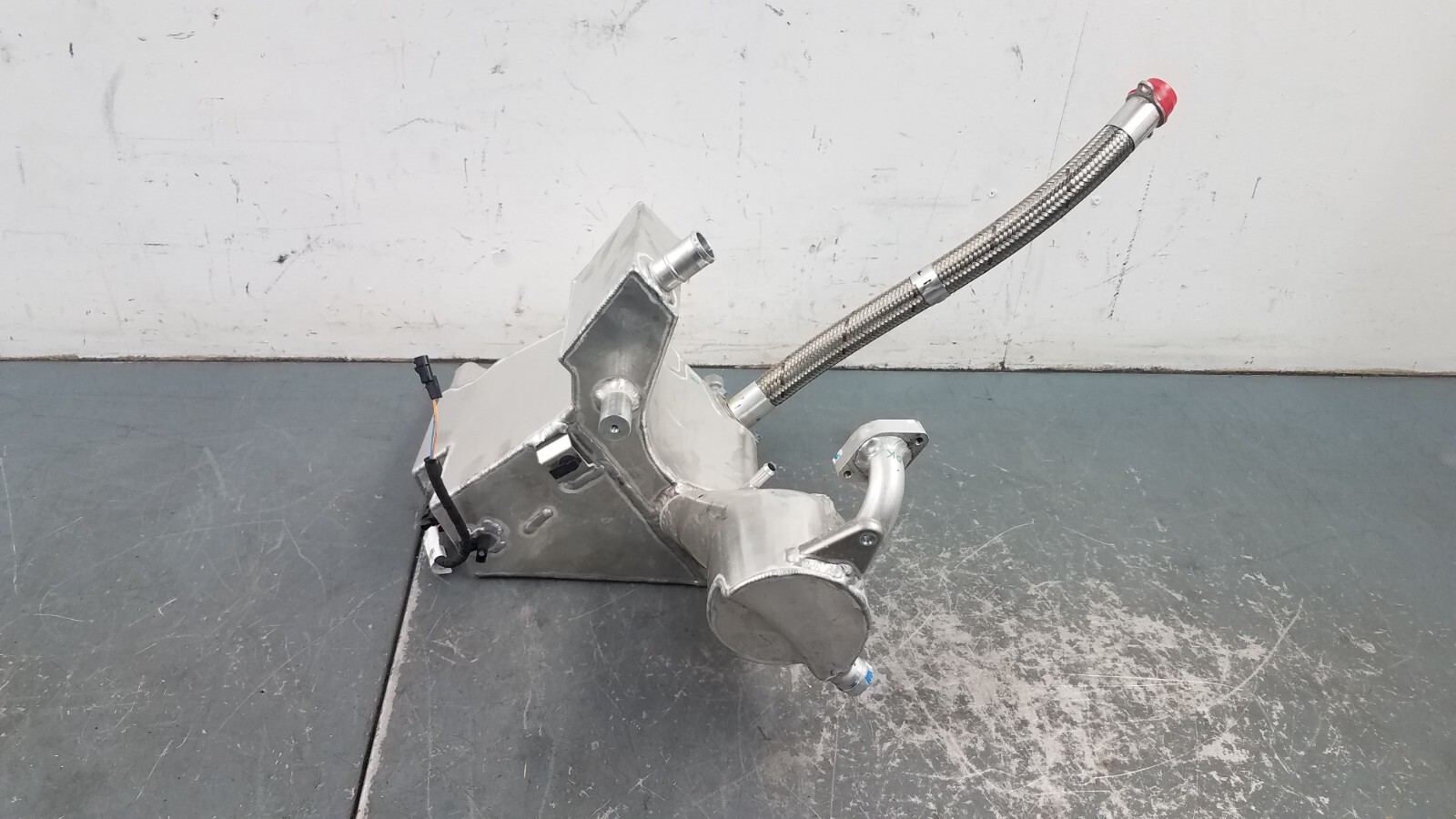 2016 McLaren 675LT Spider Engine Oil Tank Reservoir / Hose #5556 V5