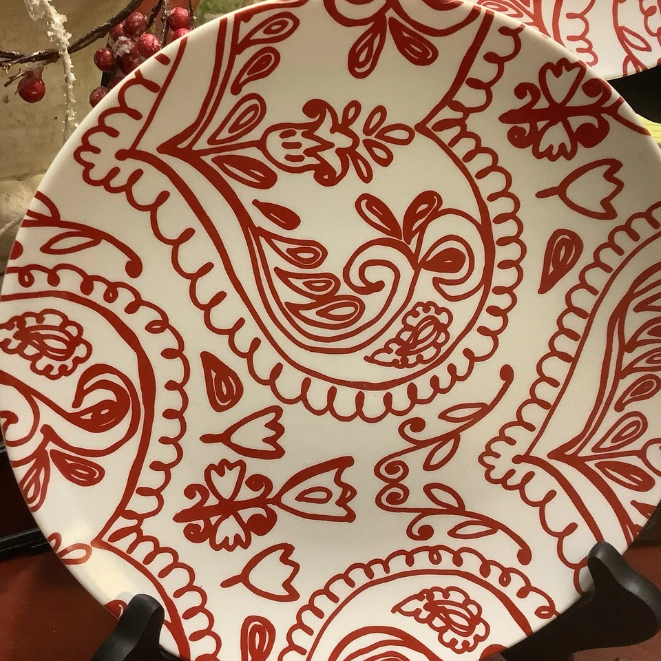 (2) RARE~Crate & Barrel~Red & White/8” Salad Plates~Porcelain~Excellent~❤️~ - Image 4 of 4