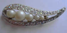 Vintage Pearl and Rhinestone Pea Pod Shaped Brooch Pin