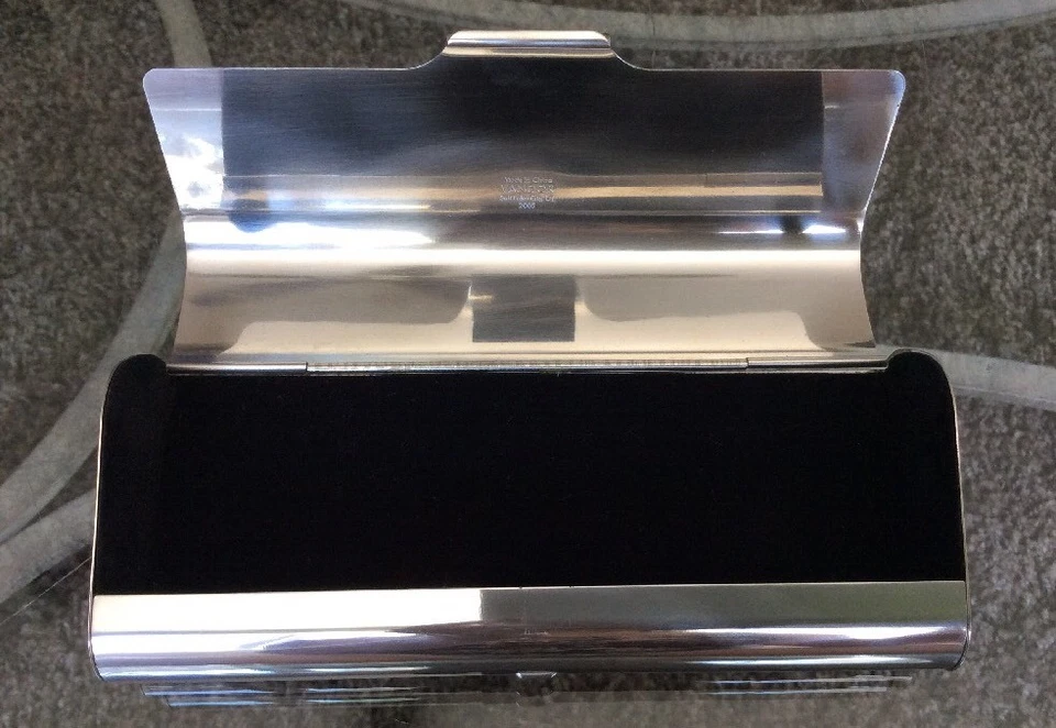 Estuche de metal para gafas Marilyn Monroe "Man's World" / Estuche para tampones de Vandor Nuevo en caja Foto 2 de 4