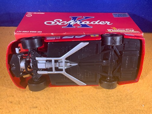K9-75 KEN SCHRADER #25 BUDWEISER - 1995 CHEVY MONTE CARLO - Picture 7 of 9