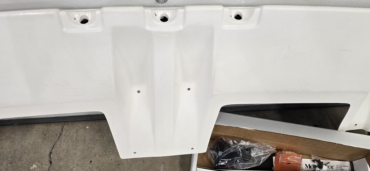 Windshield Visor Lund 19069 fits 99-04 Jeep Grand Cherokee for