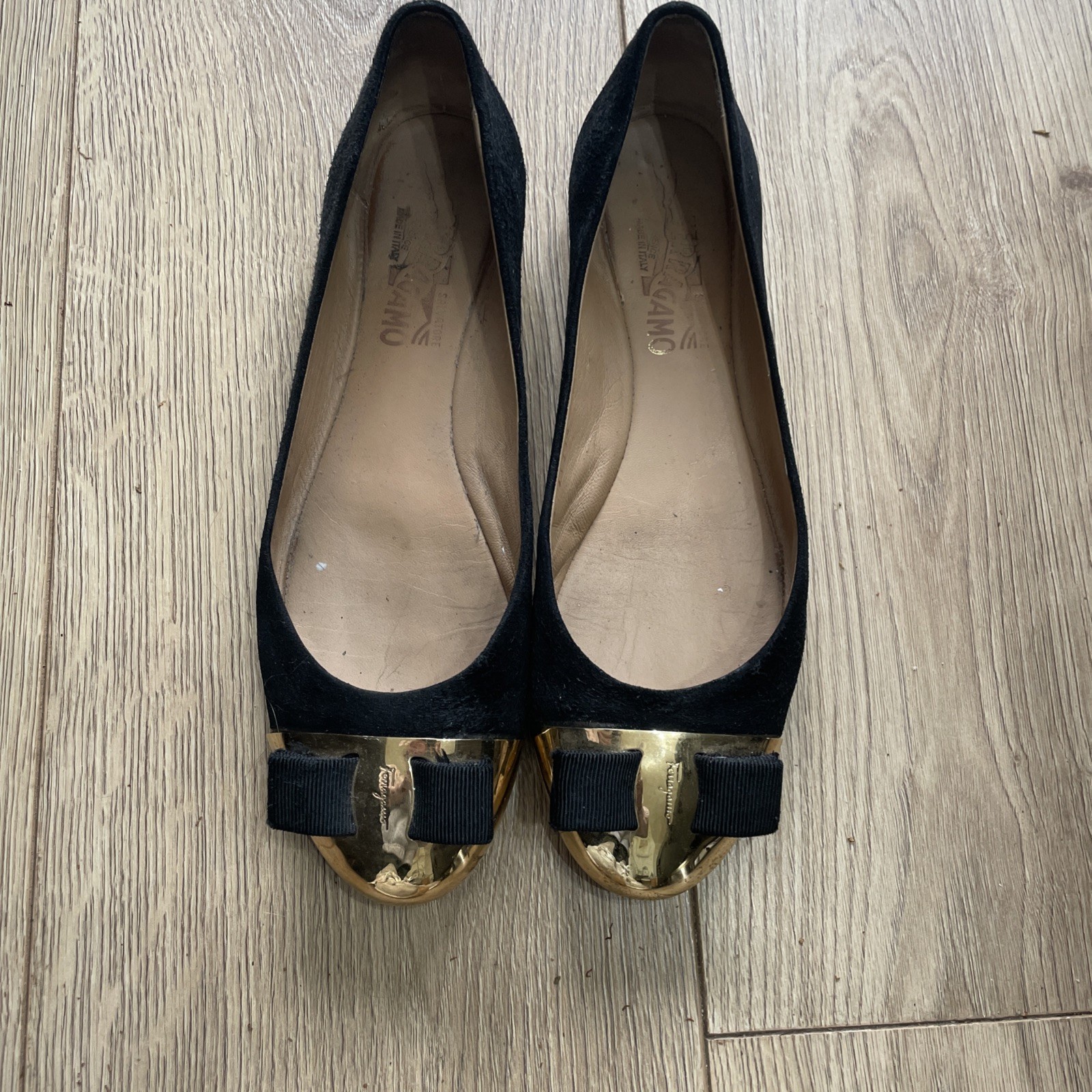 Salvatore Ferragamo Varina Dorado Negro Bailarina Tiras Zapatos Planos Reino Unido 3 Anchos