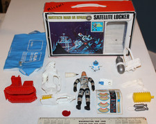 1966 Mattel Major Matt Mason 6" Action Figure Lot w Satellite Locker parts
