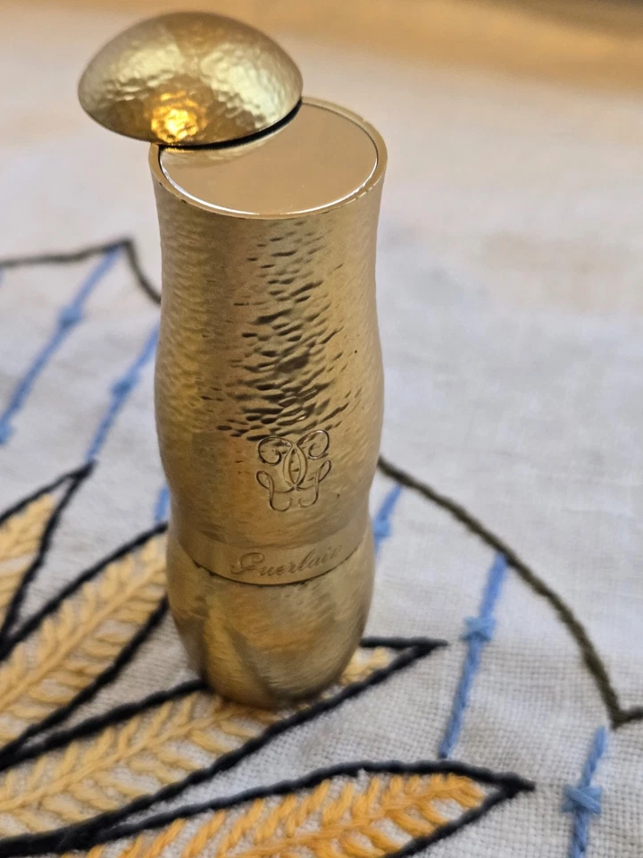 Guerlain Divinora Lipstick # 249 Color & Shine Vintage w/ Mirror Angelina Jolie - Image 2 of 3