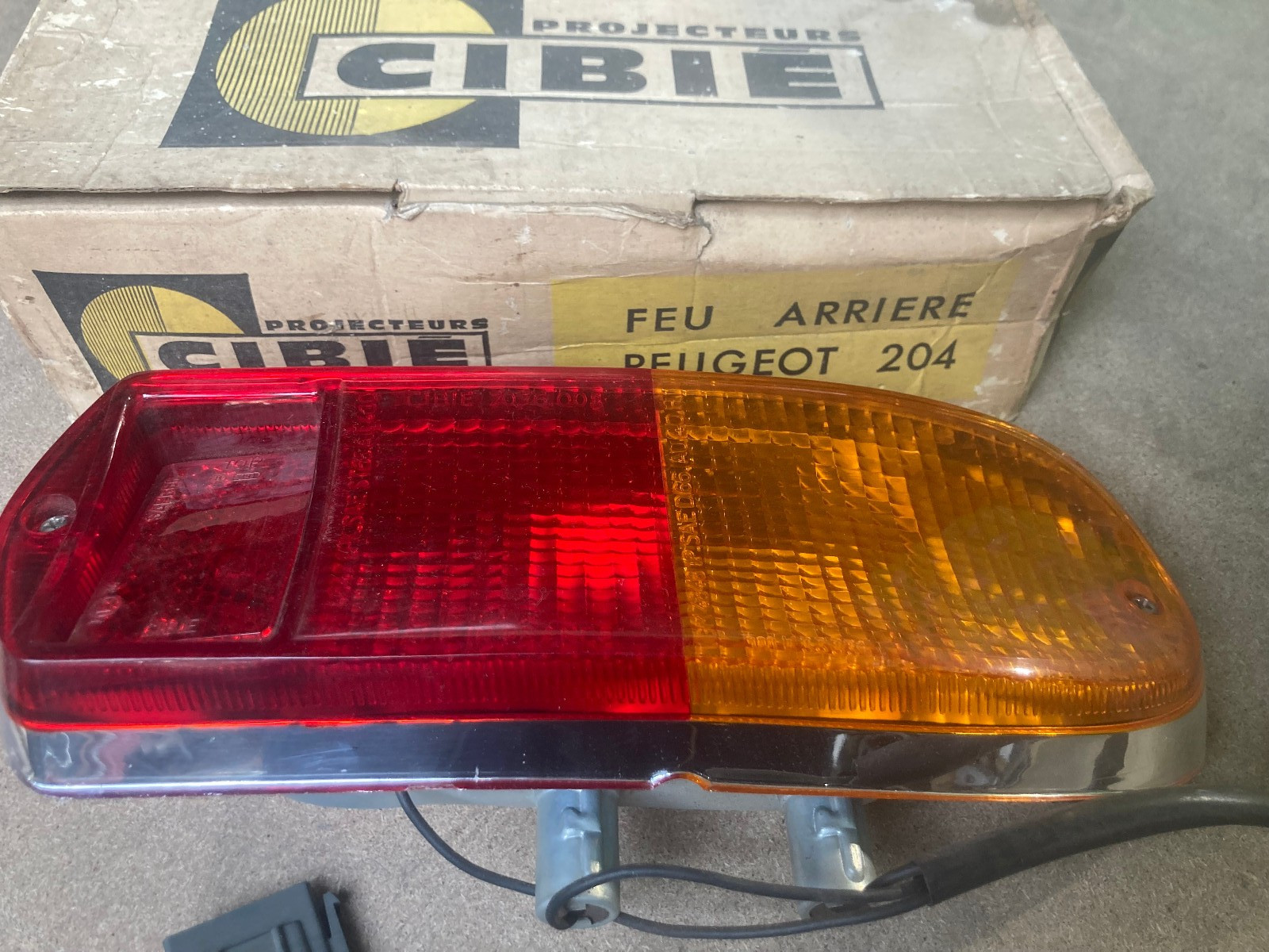 Feu droit complet Cibie 7076 pour Peugeot 204 Berline Coupé Cabriolet de 1967