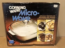 New Vintage Corning Ware White MW-A-10  Casserole Browning Dish With Lid. Sealed