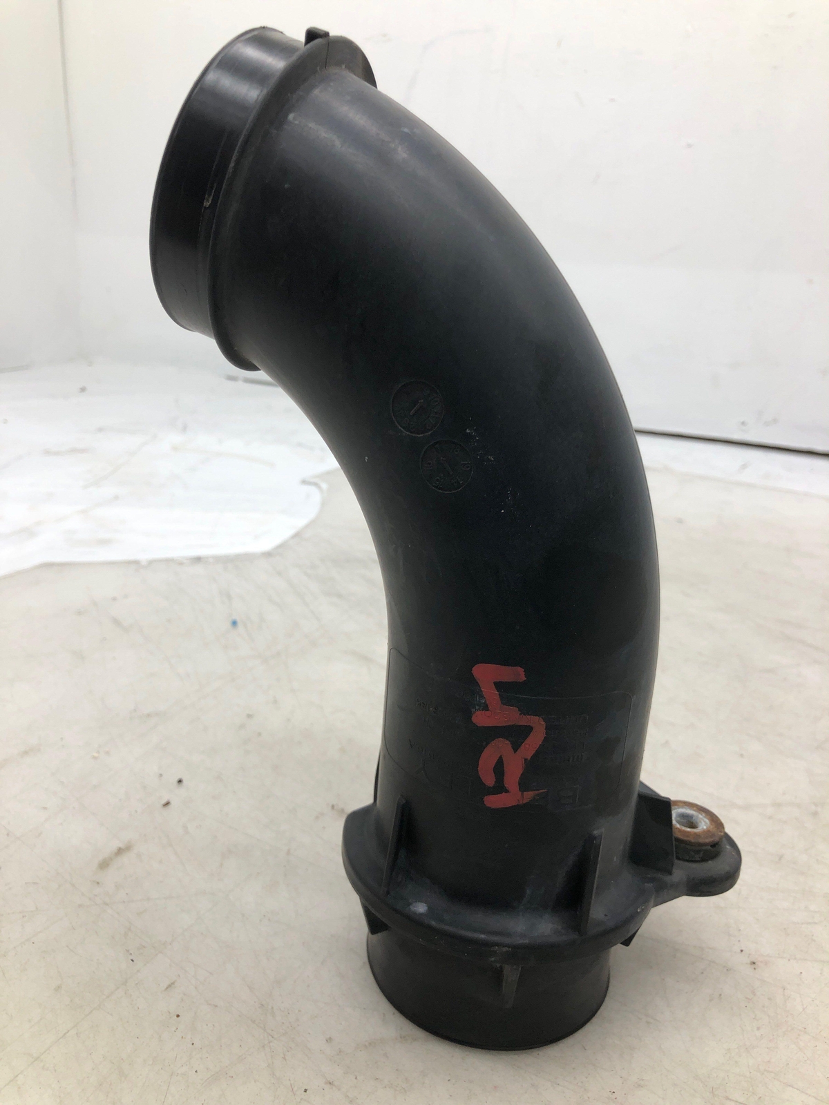 2016-2020 BENTLEY BENTAYGA W12 RIGHT TURBO AIR INTAKE SUCTION HOSE 36A129616A