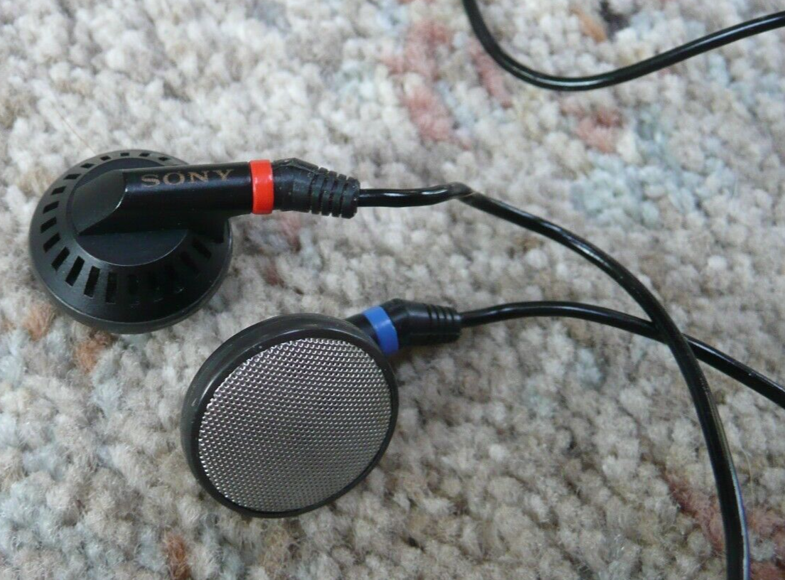1982 Sony MDR-E252 (B) Fontopia First Ever Inner Ear 1982 Sony MDR-E252 (B) Fontopia First Ever Inner Ear