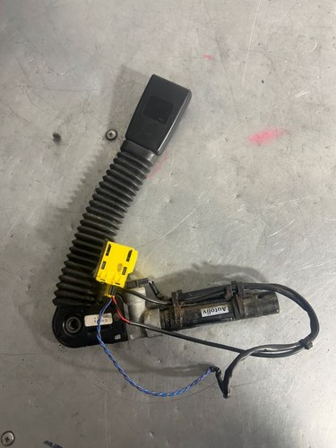 BMW 5 E60 E61 2005 Gurtschloss vorne 6982520 VLC8635