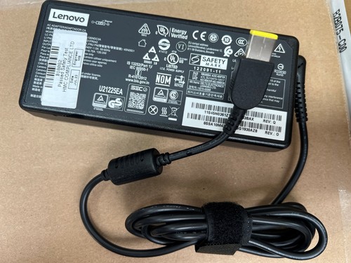 Lenovo Thinkpad 135W Netzteil Slim Square Tip 20V 6,75A Laptop Hybrid Dock