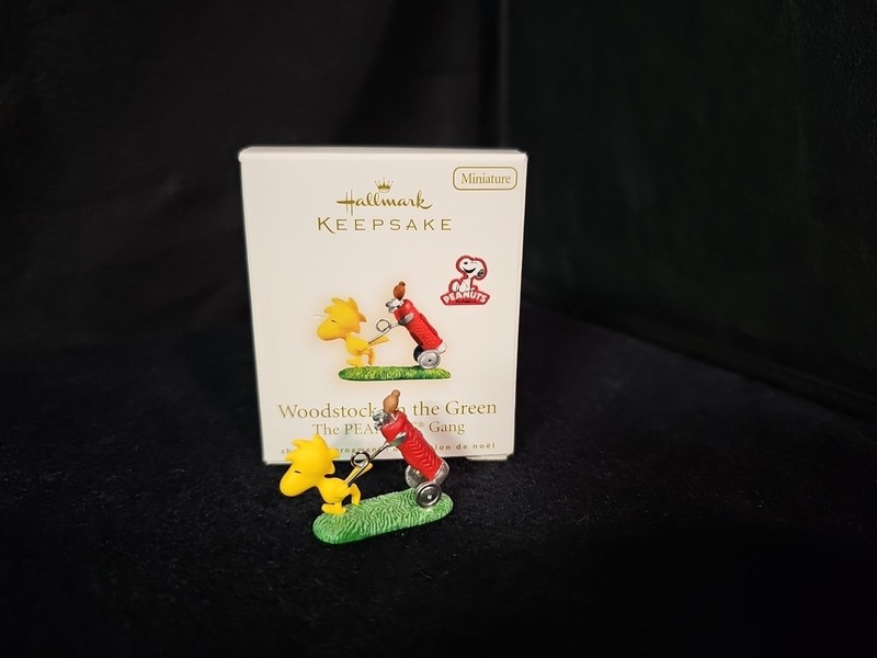 Hallmark Woodstock on the Green Peanuts Gang 2009 Miniature Ornament 