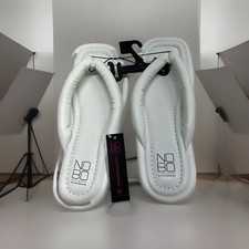 New No Boundaries Women  s Puffy Flip Flops White Size 10 New W/ Tags 