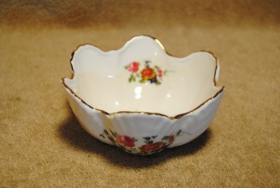 Holly Barn Fine Bone China Ribbed Sugar Bowl Gold Rim Floral Pattern England