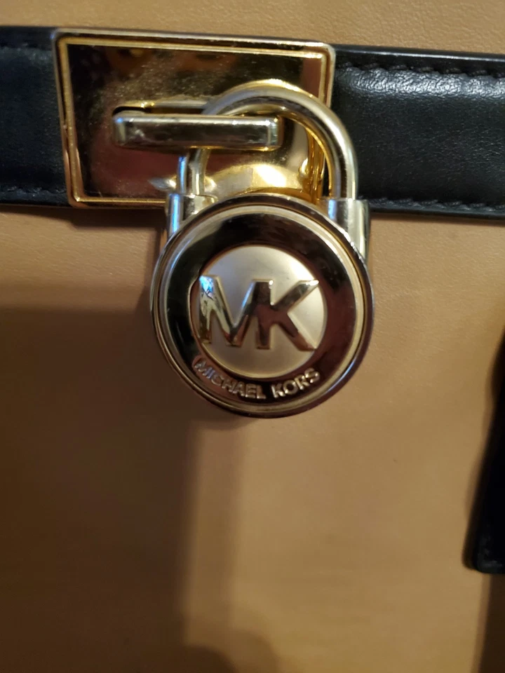 Michael Kors Hamilton Leather Travelers Bag Tan/White/Black - Image 4 of 4