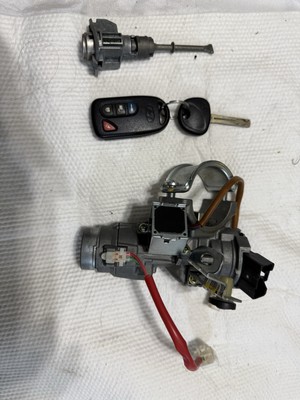 2012-2015 Hyundai Tuscan Key Ignition Cylinder With Door Cylinder & Key OEM