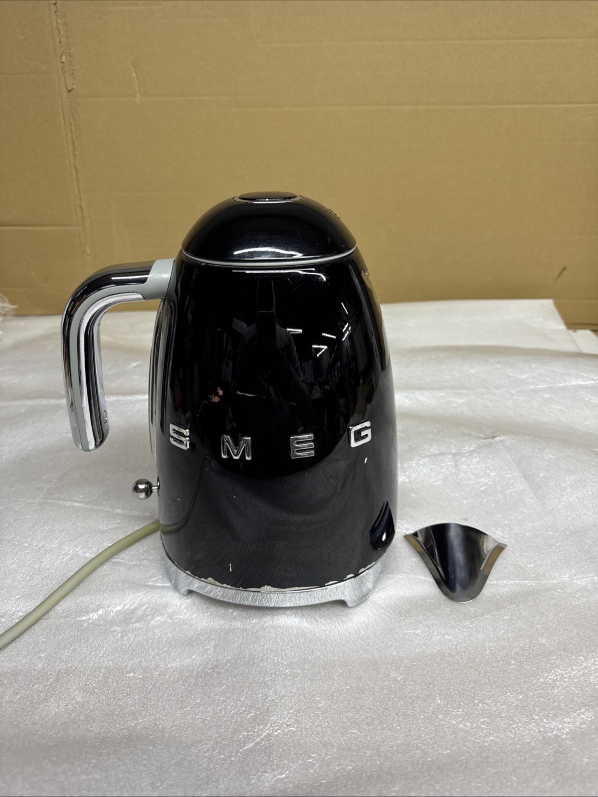 Smeg Kettle Black 1.7L 50s Retro KLF03BLUK Fallen Spout
