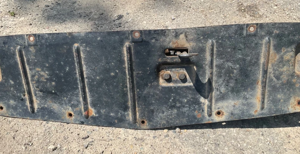 Oldsmobile Starfire 1961-62/88 = panel de liberación del pestillo del capó soporte delantero = OEM Foto 3 de 4