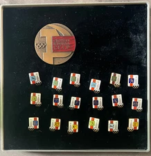 Rare Official Olympic  Participation Medal and pins in Box Moscow 1980