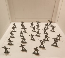 Vintage 1960's-70's 1 " Toy Soldiers   Lot of 26   Grey   EX Condition See Pics 