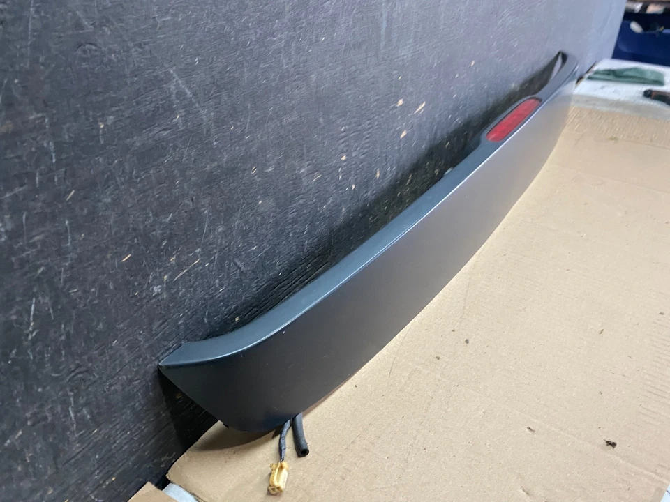 Dodge Magnum 2005 a 2008 alerón trasero superior con luz de freno Q3461 DG Foto 3 de 4