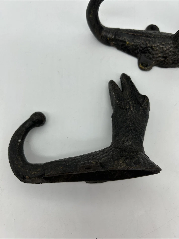 Par de ganchos de abrigo de dinosaurio de hierro fundido vintage lagarto T Rex granero encontrar Foto 3 de 4