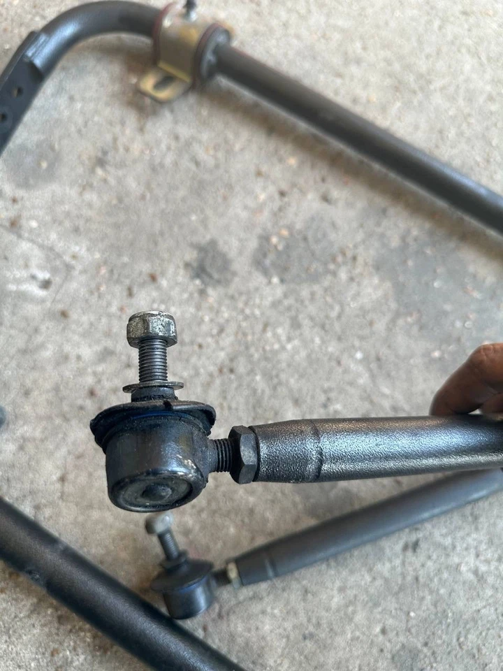 BMR SB030H - KIT BARRA ESTABILIZADORA DELANTERA Y TRASERA CHEVROLET CAMARO 10-11 CON BUJES Foto 3 de 4