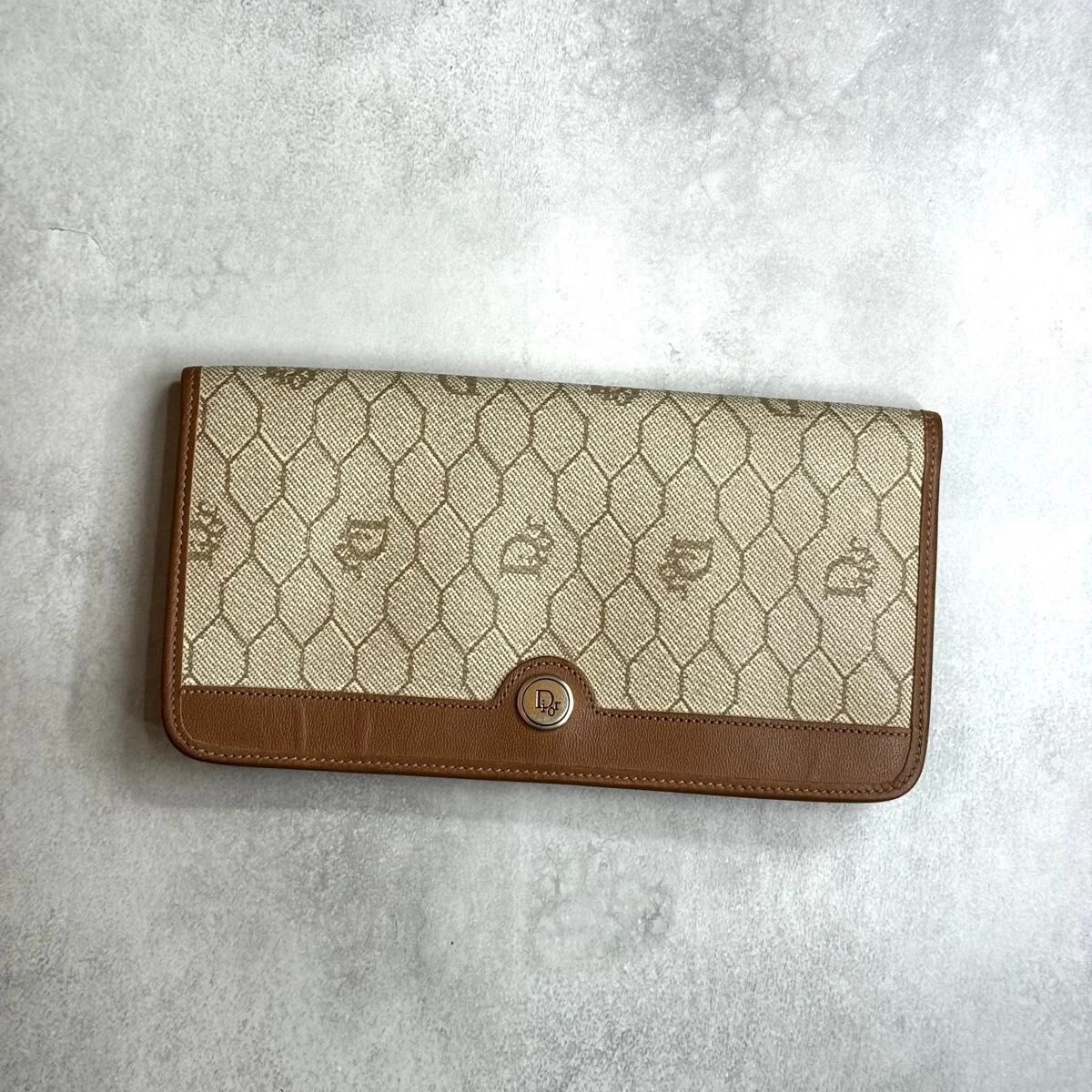 Portefeuille long bi pli Christian Dior nid d'abeille beige vintage élégant 202502Y