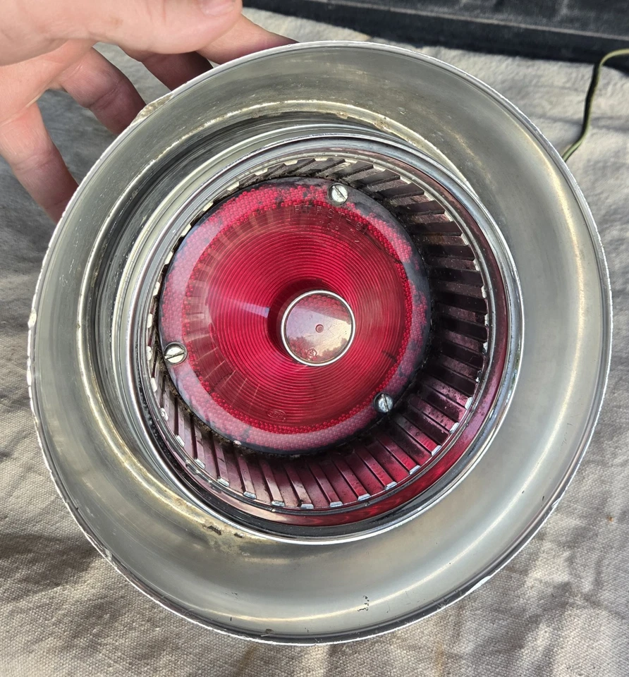 1961 Ford Thunderbird Taillight Lens Housing Assembly Bulb Reflector Socket Wire - Imagem 2 de 4