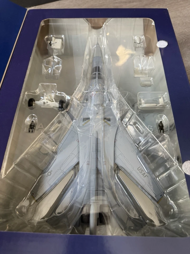 HA3003 Hobby Master EF-111 Raven 1/72 英国 1989 年英国皇家空军第 42 个 ECS F-111 Let'em Eat Crow — 第 3/4 张图片