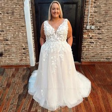 V-Neck Appliques A-Line Lace Wedding Dresses Backless Sweep Train Bridal Gowns