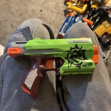 NERF Zombie Strike Sidestrike Blaster Gun A6557 with HOLSTER - complete 
