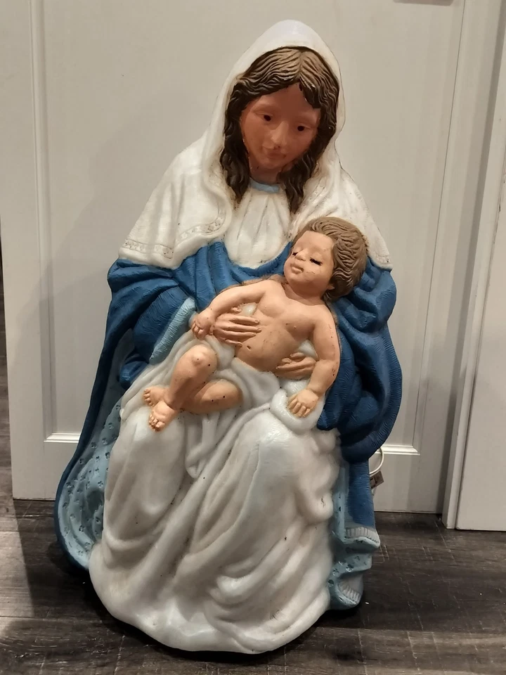 Molde soplado vintage, pesebre María y el Niño Jesús; Navidad 25” por TPI 1996/1997 Foto 2 de 4