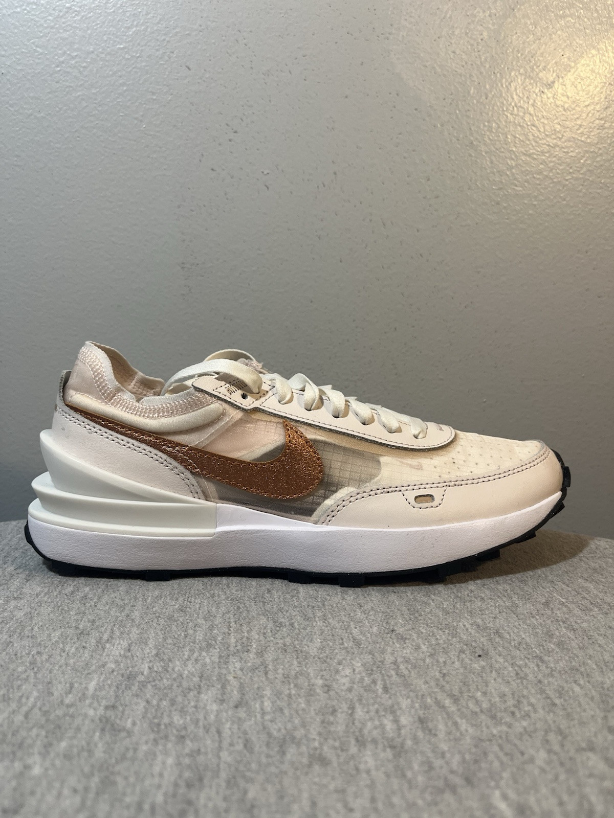 Nike Waffle One ESS Light Soft Pink Athletic Women’s Shoe Size 7.5 FB1298-600