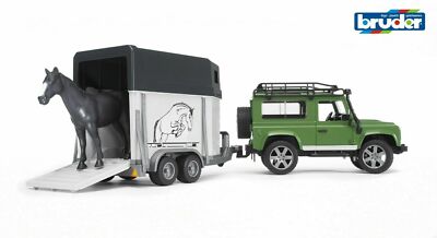 Bruder 02592  Land Rover Defender Station Wagon mit Pferdeanhänger 1 Pferd Jeep