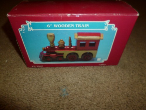 TRIPPIES RESIN ENGINE TRAIN IN THE ORIGINAL BOX - Picture 2 of 4