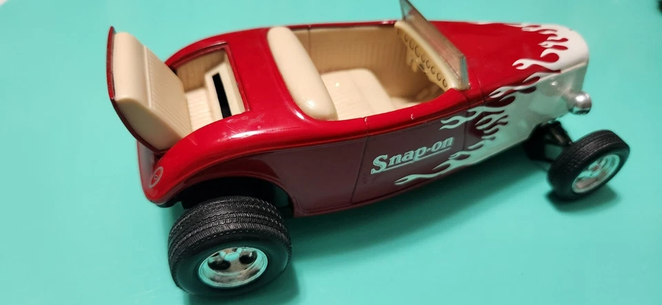 Liberty Classics Snap-On 1934 Ford rueda abierta Street Rod 1:25 Die Cast Coin Bank Foto 4 de 4