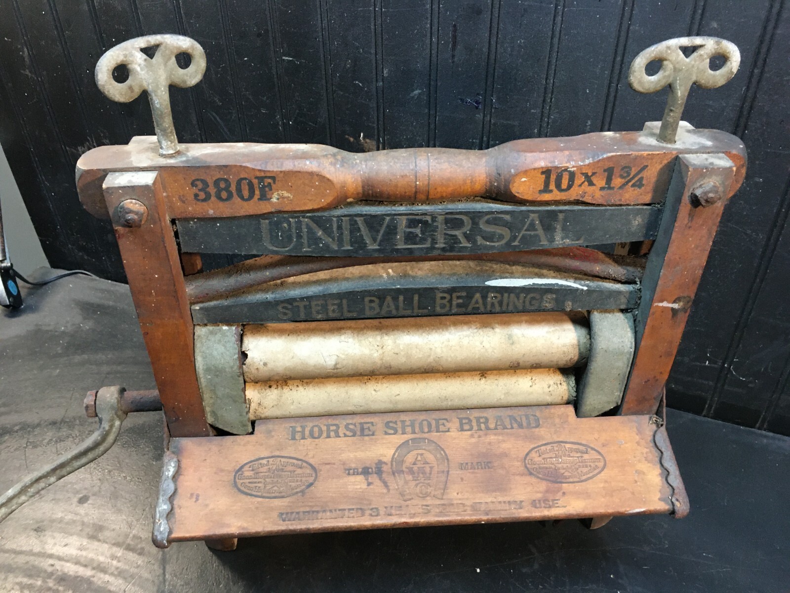 Antique Wood Universal Horse Shoe Brand Clothes Wringer w/Hand Crank