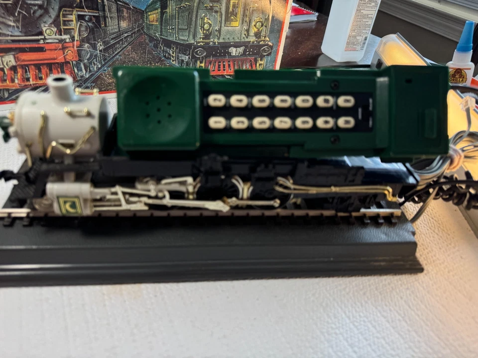 🚂 O SCALE SIZE - STEAM LOCO - PHONE- MAKES GREAT DISPLAY 💥 L1572 - Image 2 of 4