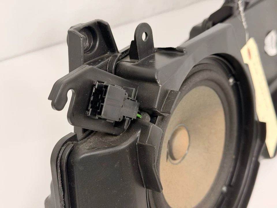 Audi A6 Quattro 2010 puerta delantera derecha Bose subwoofer altavoz audio 4F0035382B Foto 3 de 4