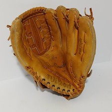 Wilson A2231 Ron Guidry Right Hand Baseball Glove. Pre-owned