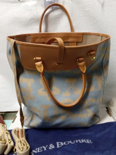 Dooney & Bourke Large Canvas Tote Leather Trim Bag W/2 Extra Straps & Dust Bag - Picture 14 of 17