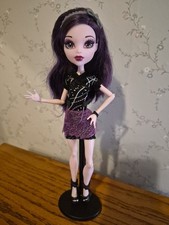 Monster High Ghoulebrities In Londoom Elissabat Doll Abbey Dress CAM Shoes Twyla