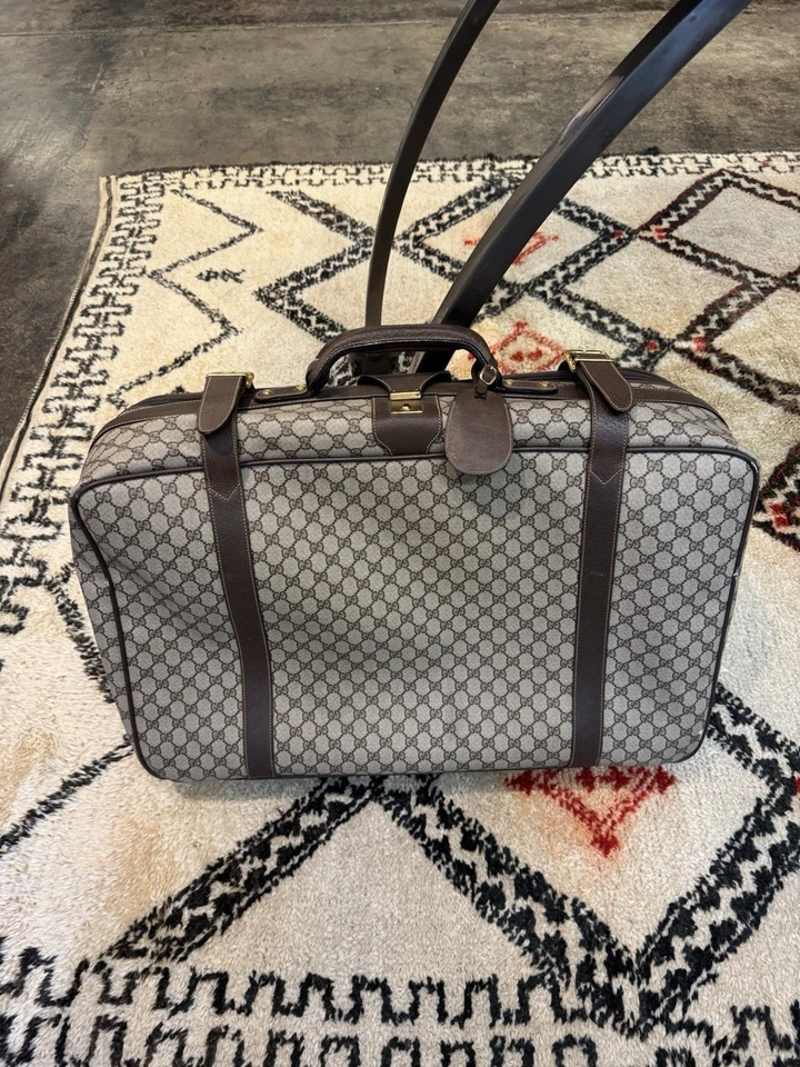 Bolsa de viaje GUCCI x Globe Trotter GG Supreme Foto 3 de 4