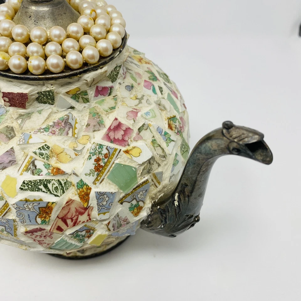 ÚNICA EN SU CLASE Hermosa Tetera de Mosaico Hecha a Mano Azulejo Plateado-Shabby Chic/Cúcleo de Casa Usada en Excelente Condición Foto 3 de 4