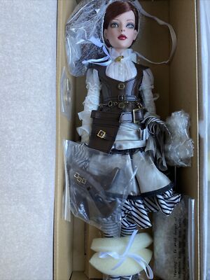 Tonner Ellowyne Wilde IMPERIUM PARK THEADORA CURIOSITY BENNETT 16