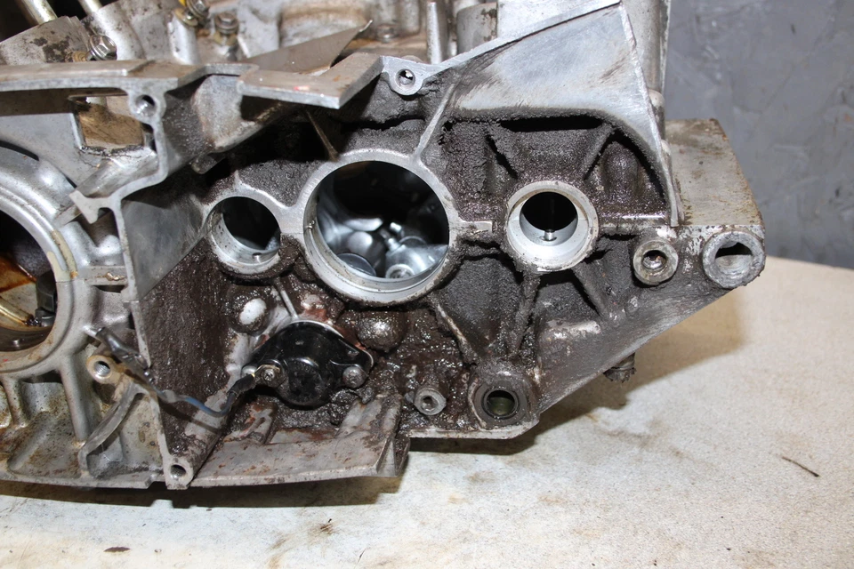 1974 Suzuki GT250 ENGINE MOTOR BOTTOM END CRANKCASE CRANK CASES BLOCK 2867.ZS - Изображение 3 из 4