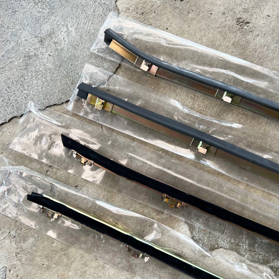 72-79 Datsun 620 Truck door belt line weatherstrip rubber seal long without vent - Image 2 of 4