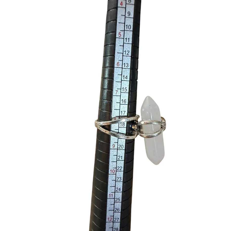 Anillo único con punta de cristal tono plata banda de metal anillo llamativo para mujer talla 8 Foto 3 de 3